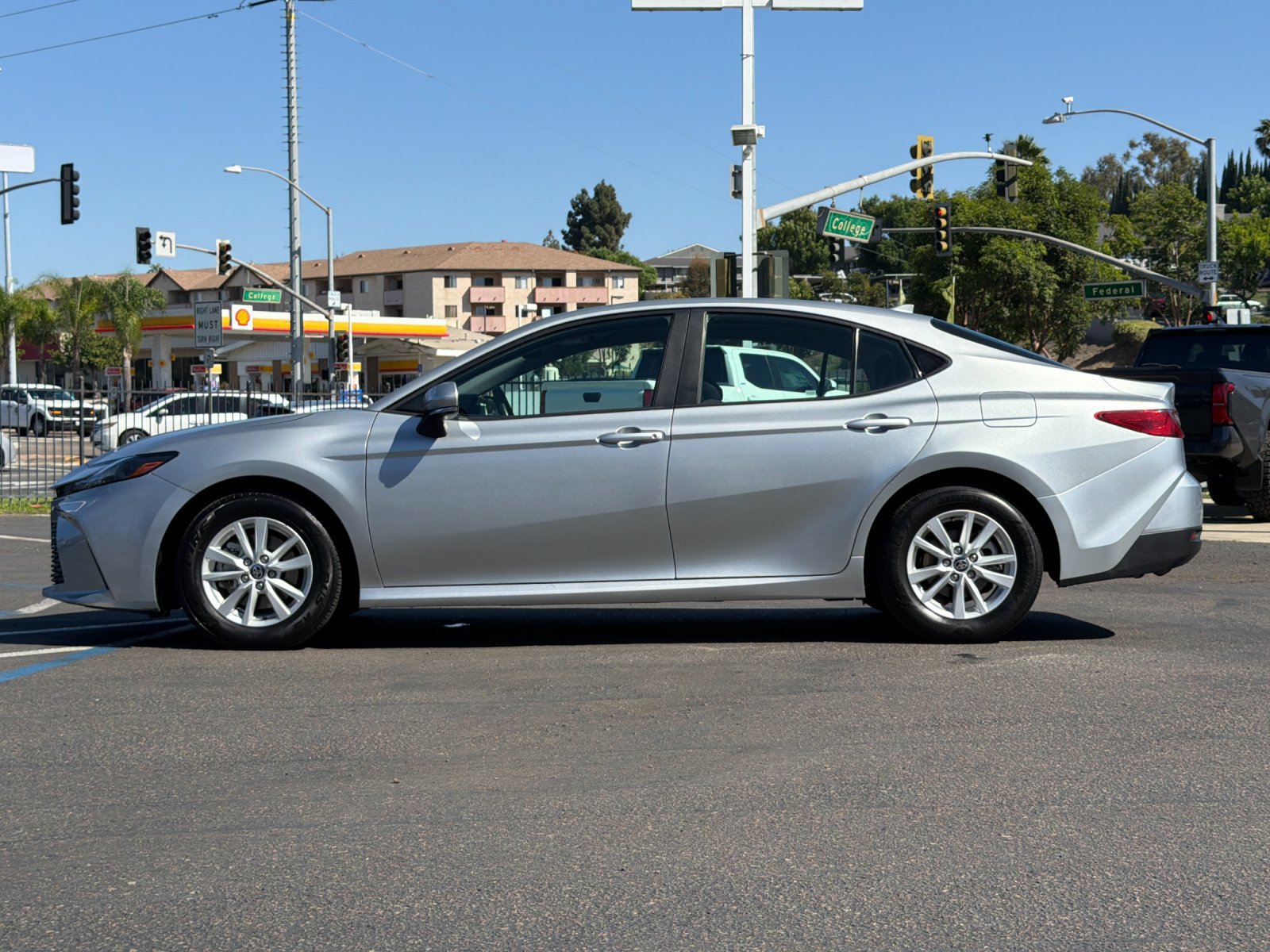 Used 2025 Toyota Camry LE FWD image 2