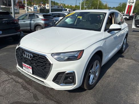 Used 2023 Audi Q5 e Premium w/ Convenience Package AWD/4WD image 3