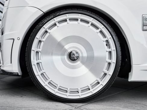 Used 2025 Rolls-Royce Cullinan image 3