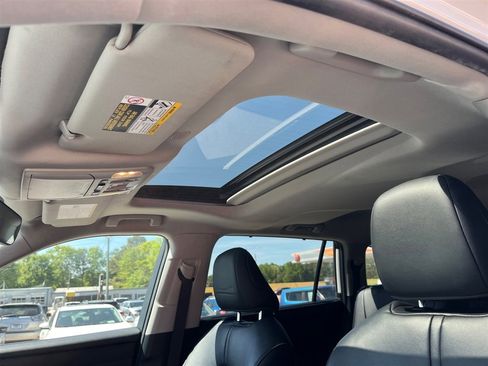 Used 2024 Toyota Highlander XLE image 5