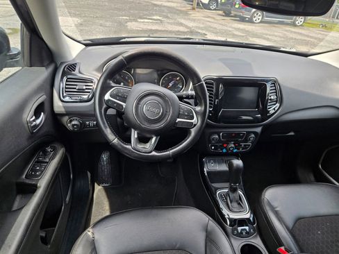 Used 2020 Jeep Compass Latitude FWD image 5