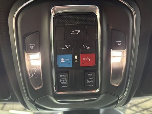 Used 2024 Jeep Grand Cherokee Laredo X w/ Luxury Tech Group I RWD image 23