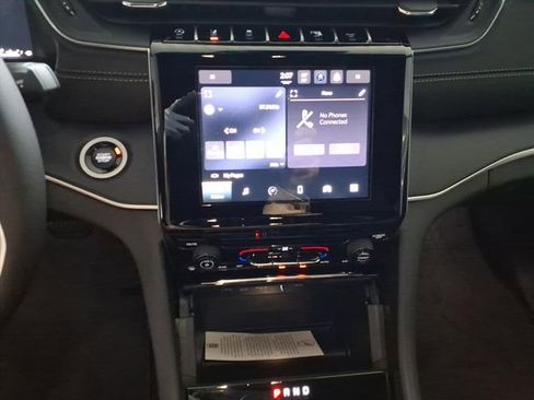 New 2025 Jeep Grand Cherokee L Laredo image 13