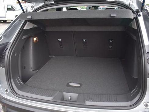 New 2026 Chevrolet Trax LT w/ Sunroof Package FWD image 17