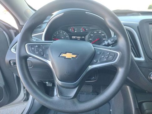 Used 2018 Chevrolet Malibu LS image 16