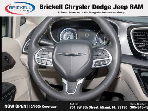 Used 2022 Chrysler Pacifica Touring-L image 22