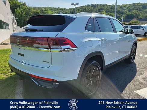 Used 2024 Volkswagen Atlas Cross Sport SE w/ Panoramic Sunroof Package AWD/4WD image 3