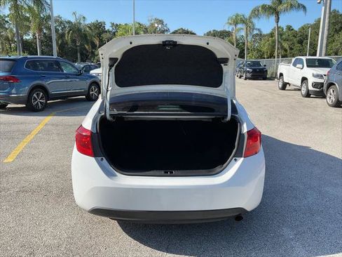 Used 2018 Toyota Corolla SE FWD image 6