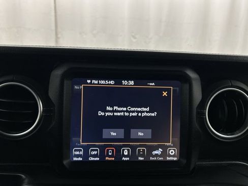 Used 2021 Jeep Wrangler Unlimited Sahara w/ Cold Weather Group AWD/4WD image 16