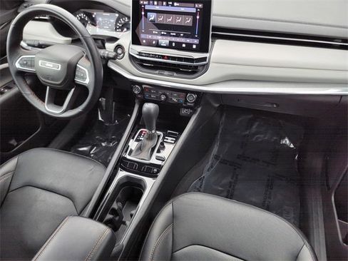 Certified 2022 Jeep Compass Limited image 39