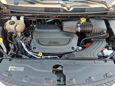 Used 2020 Chrysler Pacifica Touring-L Plus FWD image 27