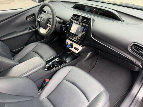 Used 2017 Toyota Prius Four w/ Carpet Mat Package FWD image 21