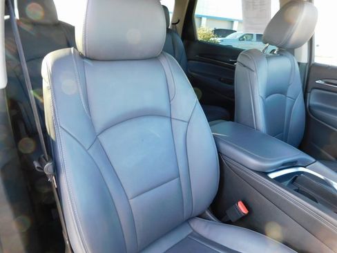 Used 2021 Buick Enclave Essence w/ Sport Touring Edition image 19