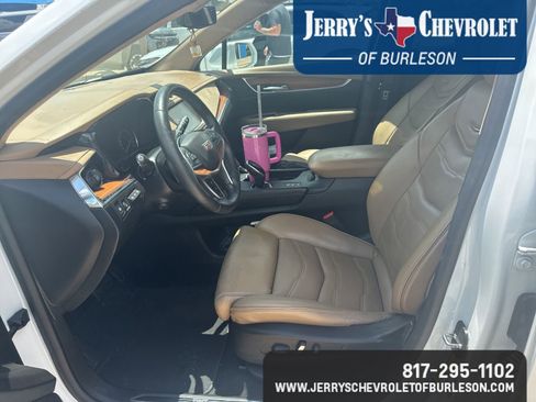 Used 2017 Cadillac XT5 Platinum w/ Driver Assist Package AWD/4WD image 7