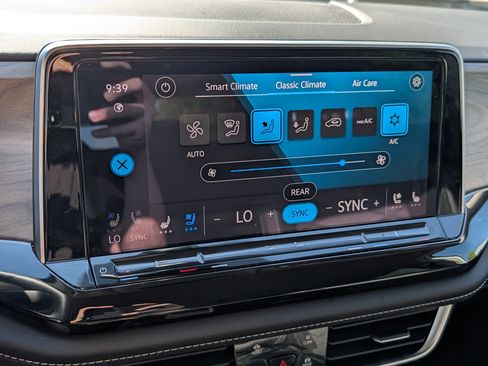 Certified 2025 Volkswagen Atlas SE AWD/4WD image 24