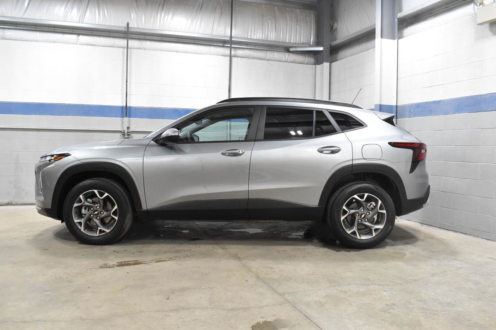 Used 2025 Chevrolet Trax LT w/ LT Convenience Package FWD image 22