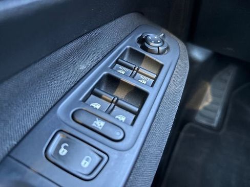Used 2019 Jeep Renegade Latitude FWD image 26