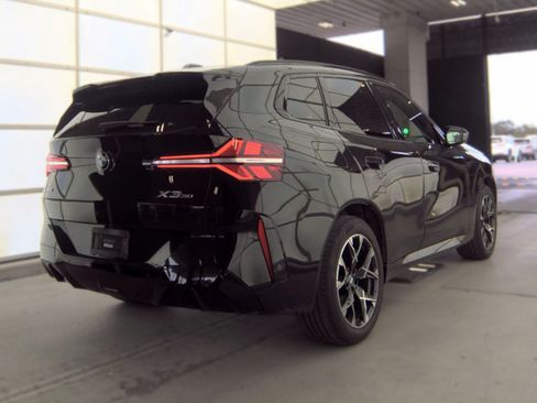 Used 2025 BMW X3 xDrive30i AWD/4WD image 3