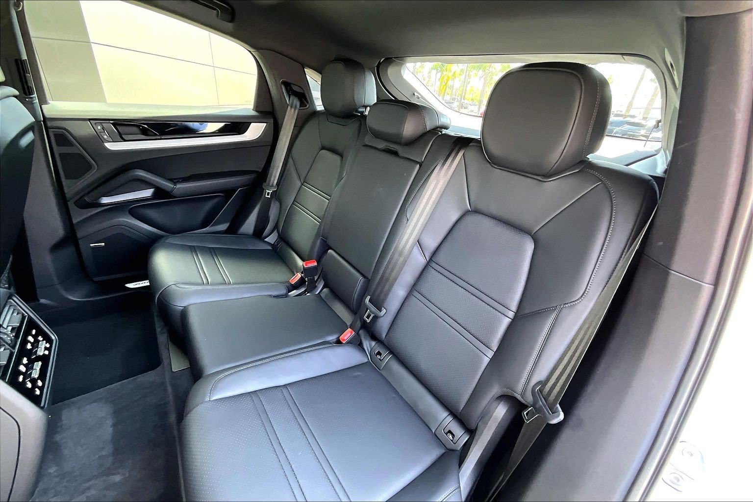 Used 2024 Porsche Cayenne Coupe AWD/4WD image 26