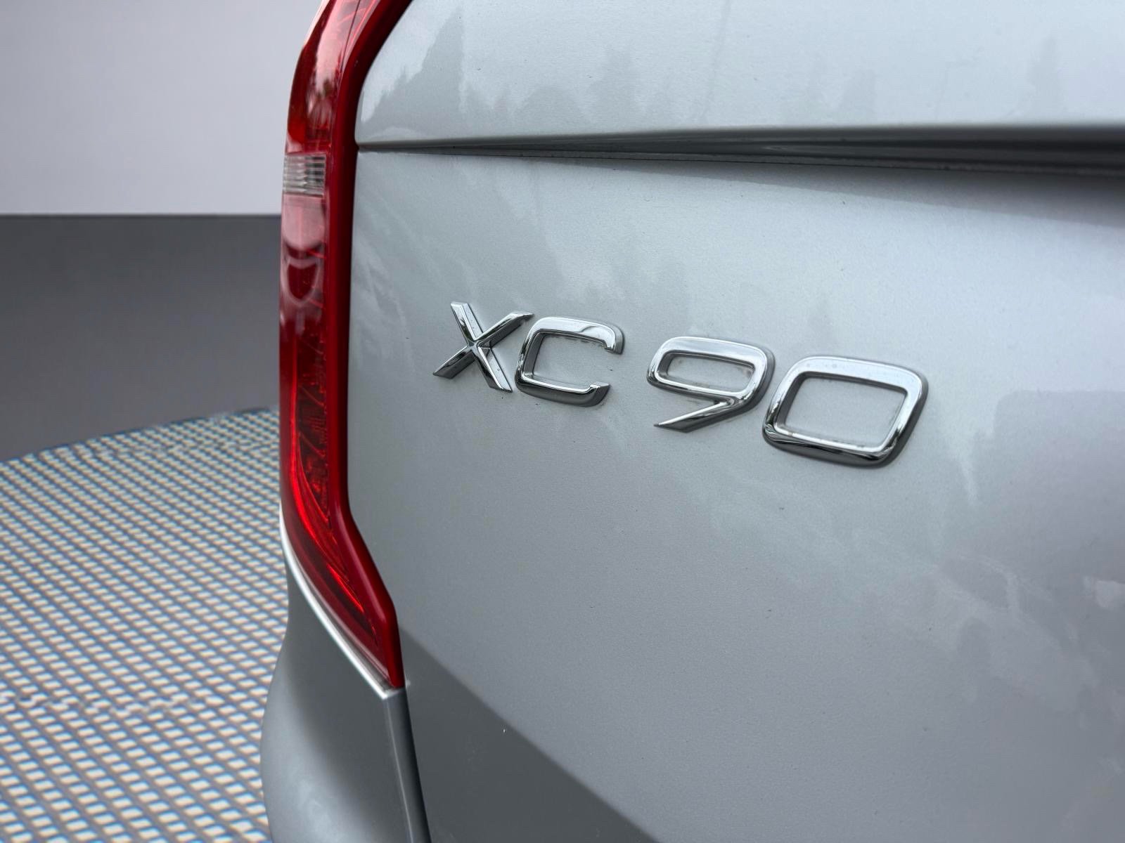 Used 2016 Volvo XC90 T6 Momentum w/ Momentum Plus Package AWD/4WD image 7