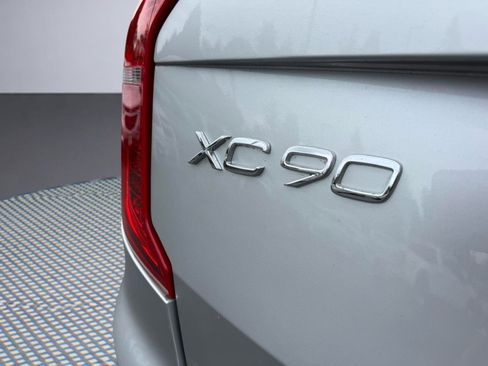Used 2016 Volvo XC90 T6 Momentum w/ Momentum Plus Package AWD/4WD image 7