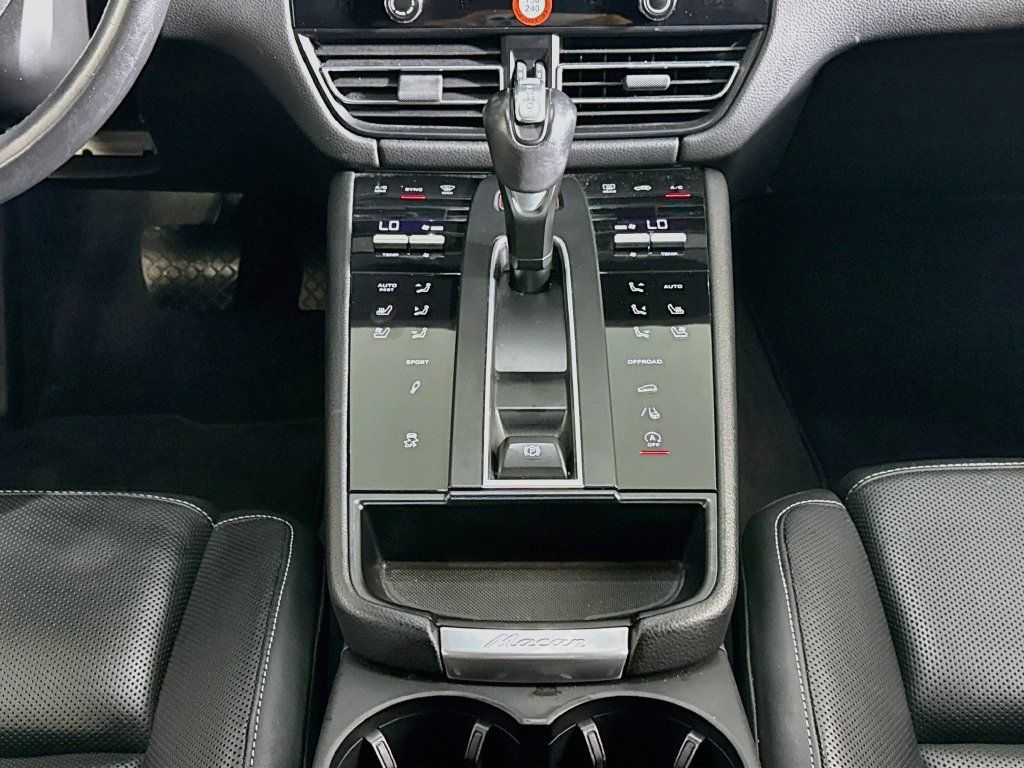 Certified 2023 Porsche Macan S AWD/4WD image 16