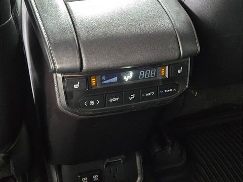 Used 2021 Toyota Highlander Platinum image 17