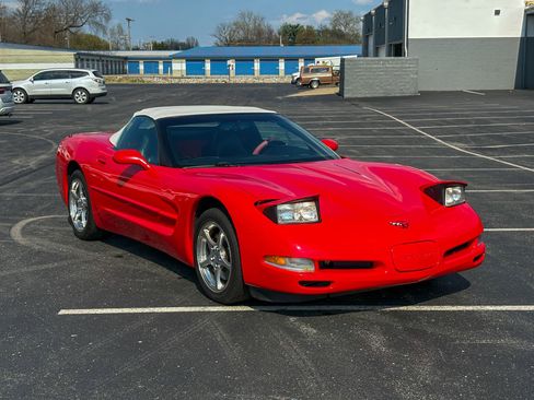 Used 2000 Chevrolet Corvette Convertible w/ Memory Pkg image 2
