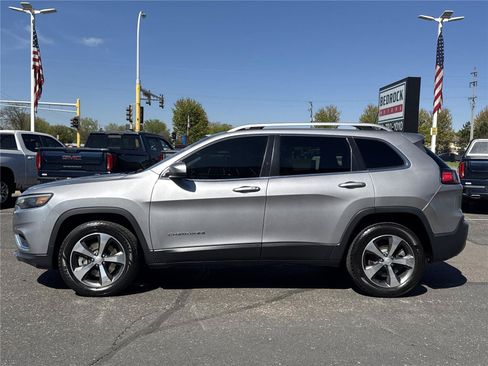 Used 2019 Jeep Cherokee Limited AWD/4WD image 4