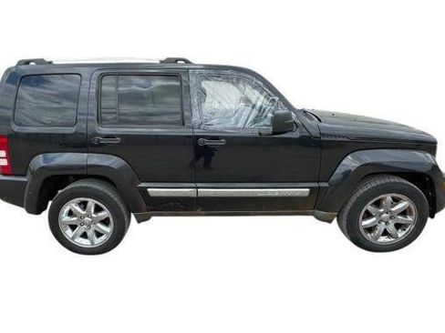 Used 2011 Jeep Liberty Limited w/ Tire & Wheel Group AWD/4WD image 7
