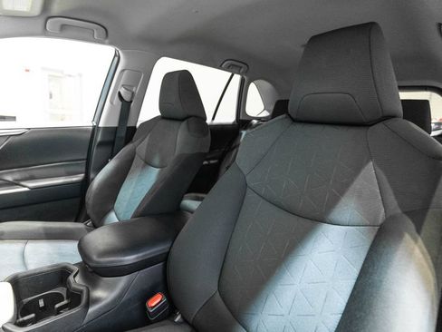 Used 2024 Toyota RAV4 XLE AWD/4WD image 6