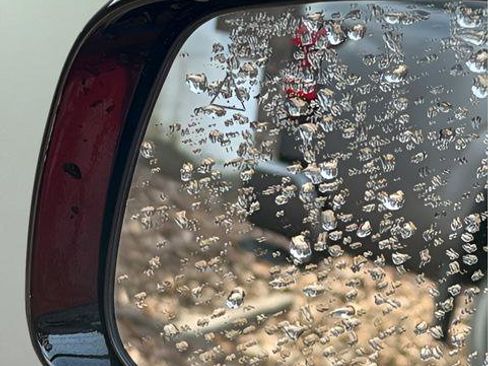 Used 2025 Kia Carnival image 11