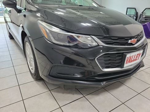 Used 2017 Chevrolet Cruze LT FWD image 22