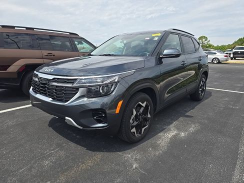 Certified 2025 Kia Seltos S FWD image 7