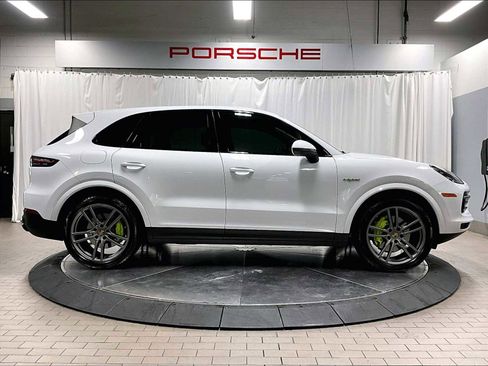 Used 2023 Porsche Cayenne Platinum Edition image 11