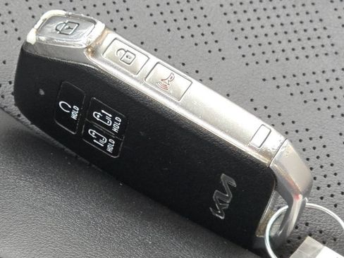 Used 2022 Kia Carnival LX FWD image 49