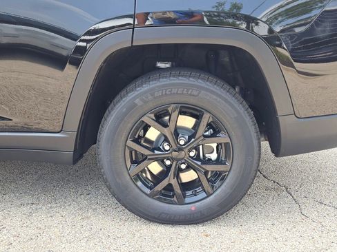 New 2025 Jeep Grand Cherokee L Laredo image 15