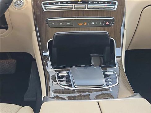 Used 2022 Mercedes-Benz GLC 300 image 12