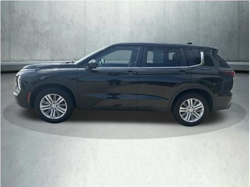 Used 2023 Mitsubishi Outlander ES AWD/4WD image 2