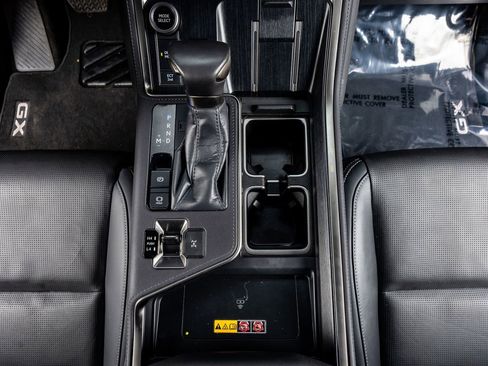 Used 2025 Lexus GX 550 image 28