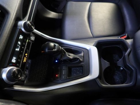 Used 2020 Toyota RAV4 XLE Premium image 21