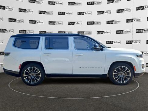 Certified 2024 Jeep Grand Wagoneer Series III w/ HD Trailer Tow Package AWD/4WD image 7