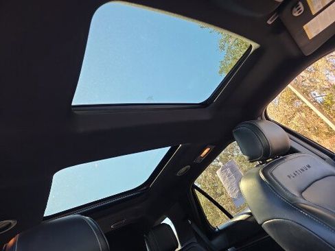 Used 2017 Ford Explorer Platinum image 18