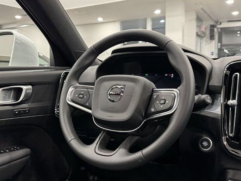 Used 2025 Volvo XC40 B5 Core image 29