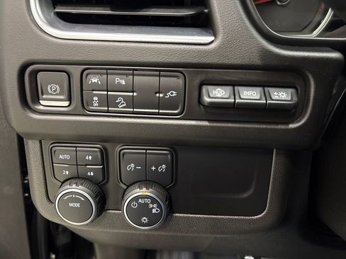 Used 2021 Chevrolet Suburban High Country AWD/4WD image 24