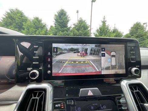 Certified 2023 Kia Sorento SX Prestige w/ Panoramic Sunroof Package AWD/4WD image 18