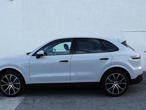 Used 2022 Porsche Cayenne Platinum Edition image 7