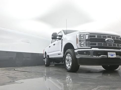 New 2026 Ford F350 XLT w/ FX4 Off-Road Package AWD/4WD image 32