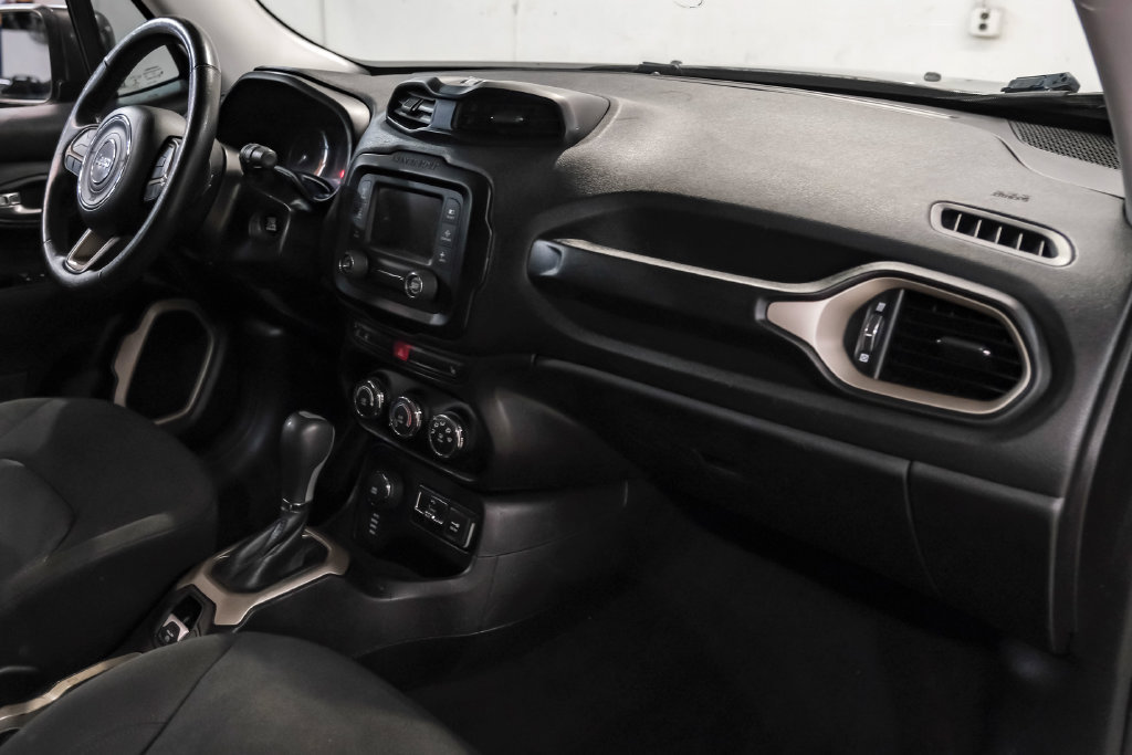 Used 2017 Jeep Renegade Latitude w/ Cold Weather Group AWD/4WD image 12