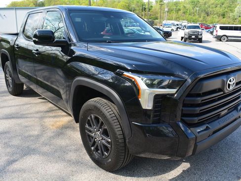 Used 2023 Toyota Tundra SR5 w/ SR5 Convenience Package AWD/4WD image 4